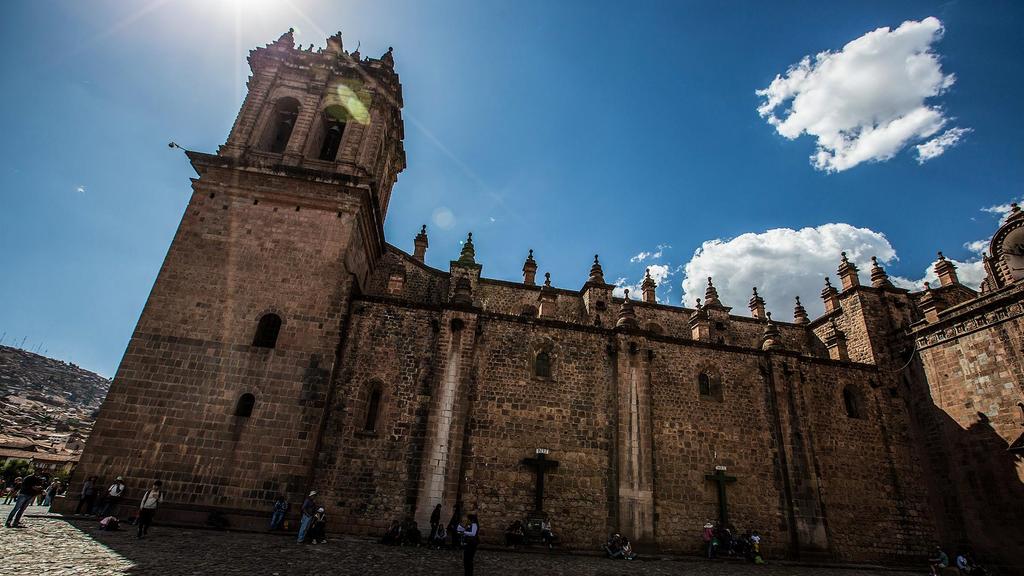 DZIEŃ 7 CUSCO PUNO CUSCO Po śniadaniu przejazd do Cusco. Po drodze odwiedzimy ważne, historyczne miejsca Pucare i Raqchi.
