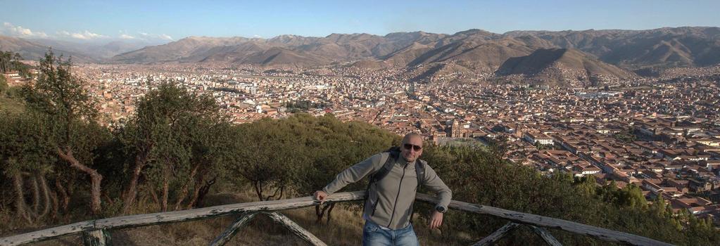 Przejedziemy Święta Dolinę Inków pełną urokliwych krajobrazów usytuowaną nad rzeką Urubamba. Odwiedzimy ludowe targowisko w Pisac, gdzie nadal odbywa się handel wymienny.