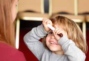 Máme dieťa s poruchou sluchu 2 Je dôležité venovať sa dieťaťu, neizolovať ho a pomôcť mu, aby sa z neho stal nezávislý a slobodný človek. Nedať mu najavo svoje smútky ani ľutovanie.