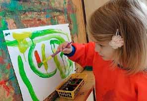 Máme dieťa s poruchou sluchu 2 Kreslenie, základ budúceho písania aj tvorivosti Kreslenie, maľovanie, modelovanie, lepenie učí už malé deti s poruchou sluchu veľa o svete okolo nich.