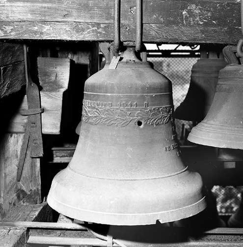 112 Vilniaus arkikatedros varpinės 1911 m. varpas. J. Šaparausko nuotr., 1983 m. (KPC f. 41, ap. 1, s. v. 767) Nežinia, kiek varpų pagrobė vokiečiai per I pasaul. karą iš Vilkaviškio Švč.