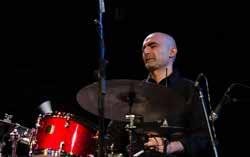 11 jazz projekti HDS-a Razz Jazz projekti HDS-a provodili su se po ustaljenoj shemi dvaju festivala pod nazivom: Jazz.hr/proljeće i Jazz.hr/ jesen, te Jazz ciklusa pod nazivom Jazz.hr/2014.