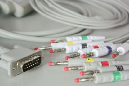 EKG Dostępne typy jednoczęściowych, kabli pacjenta, przewody KABLE EKG I AKCESORIA Bez lateksu