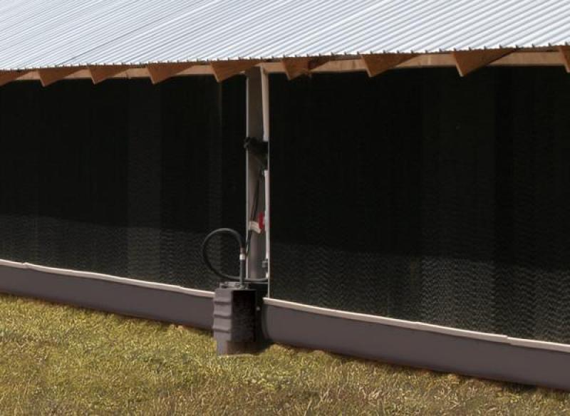 Rys. 11. System chłodzenia Pad Cooling 2.4.1.1.5. System wentylacji mechanicznej Automatyczne sterowniki wentylacyjne zastosowane do obsługi zespołów wentylatorów regulują ich wydajność.