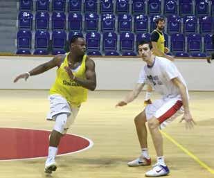 Fauly: 26/20, TH: 20/10 23/13, Trojky: 5/8.  Fauly: 26/20, TH: 20/10 23/13, Trojky: 5/8.
