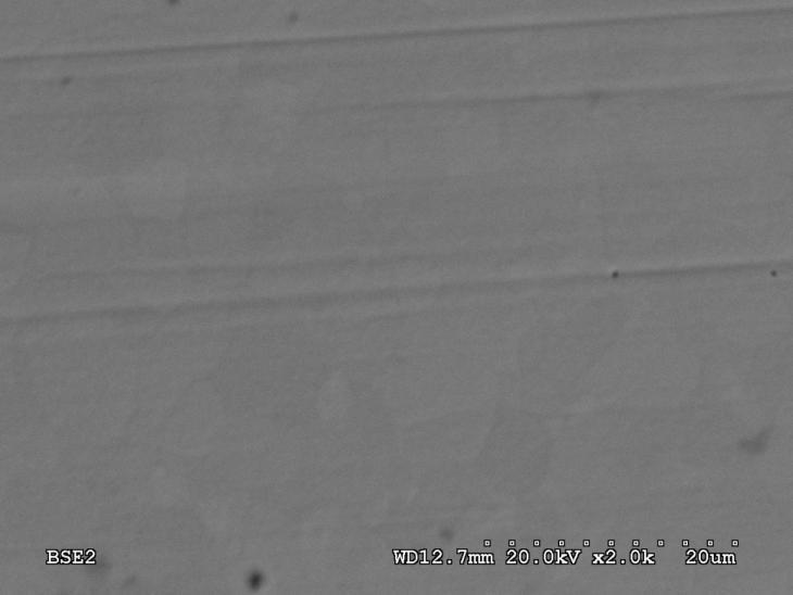 Obraz SEM na podstawie elektronów wstecznie rozproszonych dla zgładu metalograficznego