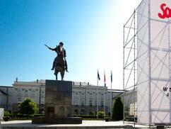 42 43 Instalacja z okazji rocznicy wyborów czerwcowych 1989 r., 4 czerwca 2013 r. jednak niezbędna dla kształtowania społeczeństwa obywatelskiego. Prezydent objął patronatem obchody 150.