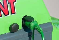 ładowarką do przodudo tyłu za pomocą przełącznika na joysticku zamiast pedałami.