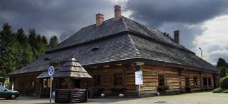 Zamkowa 6, 34-300 Żywiec Strona www. parafiazywiecka.net 13. Stara Karczma, Jeleśnia Karczma w Jeleśni to zabytkowa, drewniana karczma prawdopodobnie z XVIII wieku.