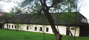 ) Kościół utrzymany w tradycjach późnogotyckich z licznymi renesansowymi elementami architektoniczno- -zdobniczymi.