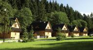 W skład obiektu obok miejsc noclegowych wchodzi restauracja oraz strefa wellness. Adres: Poręba Wielka 765, 34-735 Niedźwiedź Strona www. gorskiraj.