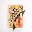 ZESTAWY SUSHI ZESTAWY SUSHI Nigiri Set 12 szt. 1-2 os. 53 zł Filadelfia Set 20 szt. 1-2 os. 51 zł łosoś 3 szt.