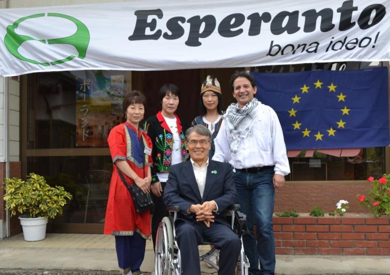 teatraĵon per Esperanto. En la kulturcentro okazos publika Esperanto-koncerto de la grupo Asorti el Litovujo.