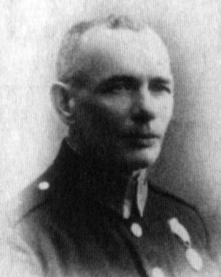Część 2 131 Klatt Leon, s. Antoniego i Anny, ur. 8 kwietnia 1888 r., starszy posterunkowy Policji Państwowej w Augustowie, aresztowany 13 grudnia 1939 r. w Augustowie, więziony w Grodnie, zaginiony.