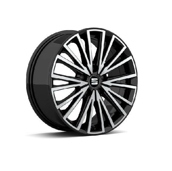 dekoracyjne w kolorze Piano Black Czarna podsufitka 1 995 995 Skórzane fotele sportowe czarne z pakietem zimowym i podłokietnikiem w drugim rzędzie siedzeń 2 7778 7778 7281 7778 1 W wersji FR wymaga