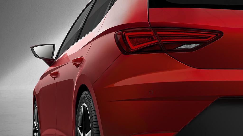 Full link jest kompatybilny z wybranymi modelami telefonów, dostępność Android Auto i Apple Car Play w Polsce jest uzależniona od ich twórców 2 Wymaga 18calowego koła zapasowego i Media System Plus