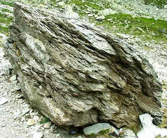 Łupki krystaliczne Ich skład mineralny zależy od dominującego minerału.