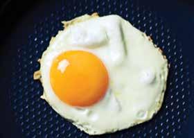 ŚNIADANIE BREAKFAST 39,- Serwujemy od 7:00 do 10:00 We serve from 7:00 until 10:00 Jajka gotowane (100 g) Boiled eggs Jajecznica