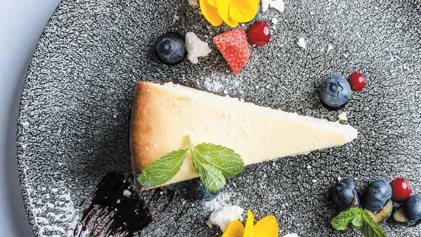 DESERY DESSERTS Lody sezonowe z bezą i świeżymi owocami (200 g) 17,- Seasonal ice cream with meringue and fresh fruits Sernik z białej czekolady z sosem porzeczkowym (200 g) 19,- White chocolate