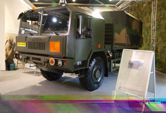 Dostawy pierwszej transzy 910 szt. popularnej ciężarówki 4x4 Jelcz zakończy w 2018 r., dostarczając m.in. podwozia z przeznaczeniem na nośnik kontenerów ze specjalistycznym wyposażeniem. Fot.