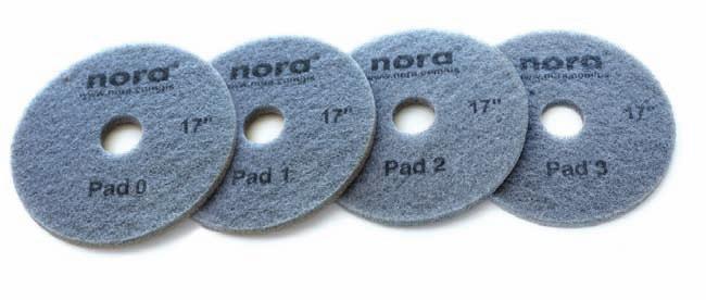 10 nora systems Czyszczenie Kauczukowe wykładziny podłogowe nora wykazują zwartą, zamkniętą powierzchnię, która wykonana jest przy zastosowaniu «nora cleanguard», fabrycznego zamknięcia powierzchni