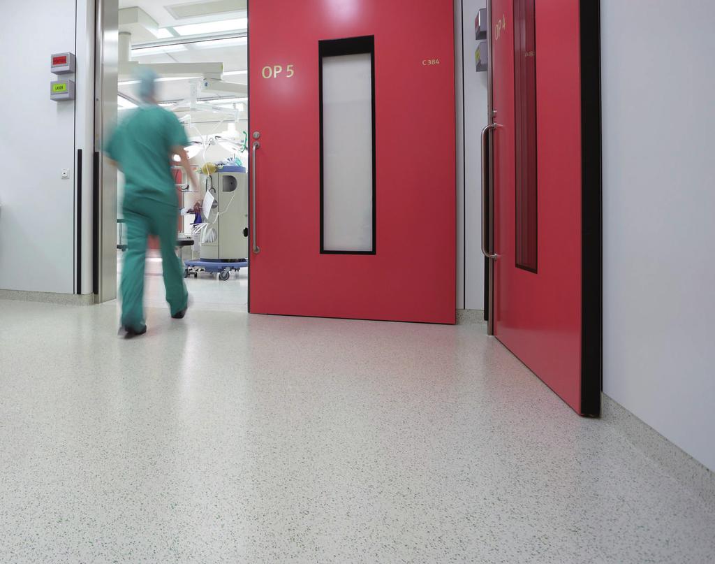 4 nora systems Komfort podczas chodzenia Pracownicy szpitali przemierzają codziennie wiele kilometrów, a samo obuwie nie jest w stanie przez
