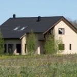 Podczas układania pokrycia z blachodachówki modułowej montuje się kominki wentylacyjne.