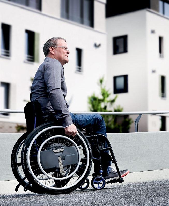 Zwiększ dystans. WheelDrive to zupełnie nowy produkt na rynku! Ten napęd wspomagający, którego zadaniem jest ułatwienie jeżdżenia wózkiem, jednocześnie zapewnia korzyści terapeutyczne.
