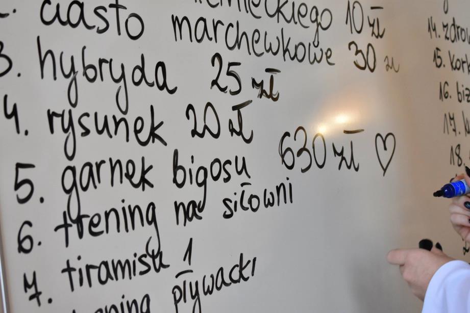 Przyjemność z pomagania M i k o ł a j k i k o j a r z ą n a m s i ę z z a p o w i e d z i ą Ś w i ą t o r a z o b d a r o w y w a n i e m s i ę d r o b n y m i u p o m i n k a m i.