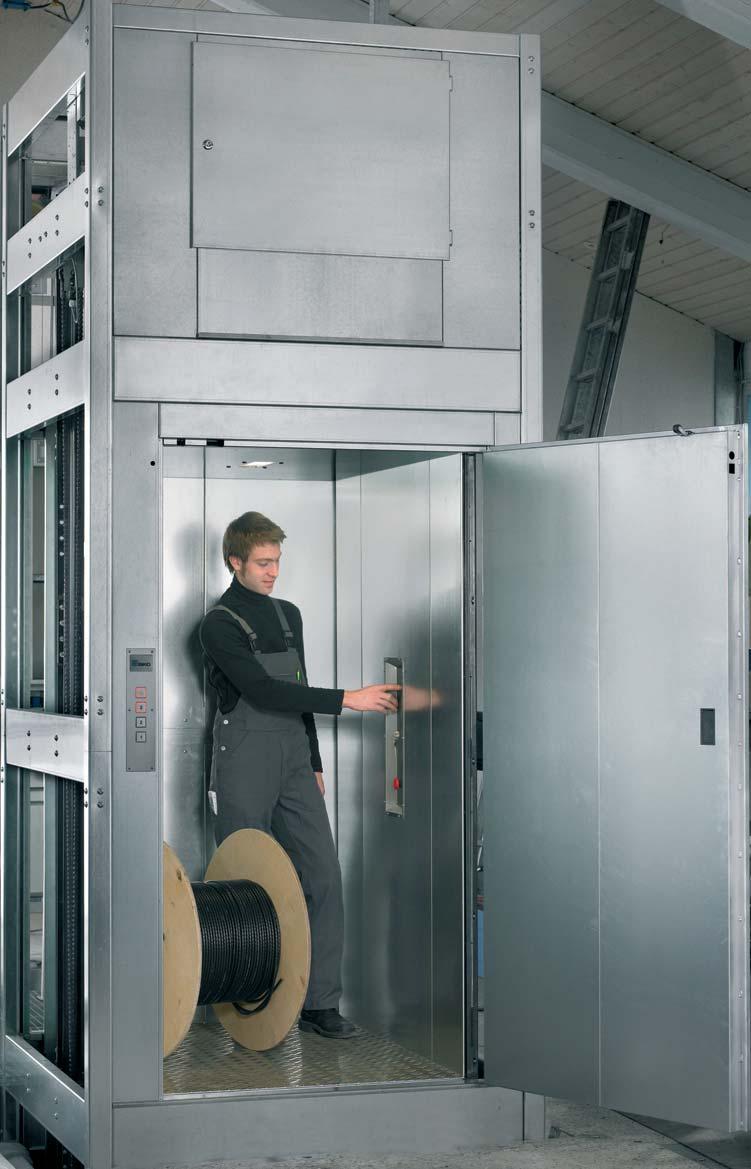 GÜTERAUFZUG mit Begleitperson GOODS LIFT with attendant MONTE-CHARGE