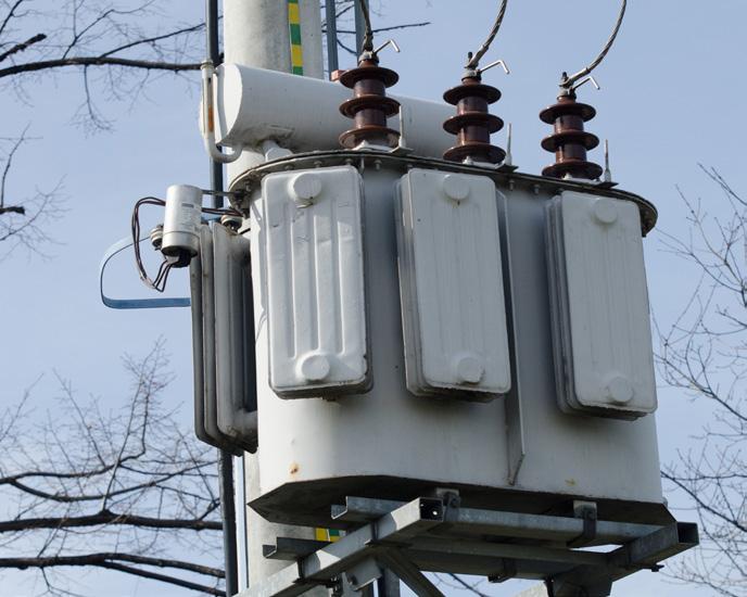 Wizualizacja danych Analizator jakości energii elektrycznej PQM-707 wyposażony jest w kolorowy ekran dotykowy.