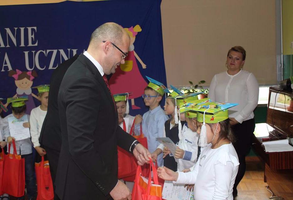 Orla, pani Maria Tomczuk-Dyrektor Szkoły Podstawowej w Orli, uczniowie klas 0c, II i III, nauczyciele,