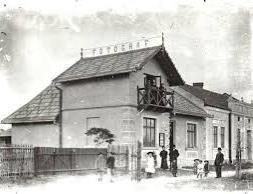 Kiedyś Dom Jadernych w Mielcu Murowany dom w Mielcu zbudowany w latach 1904 06 przez fotografa Augusta Jadernego.
