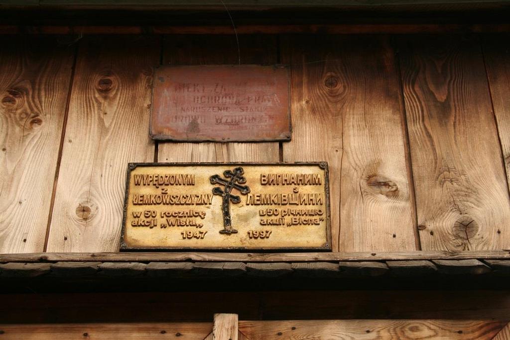 Fot. 9: Tablica na dzwonnicy cerkwi w Zdyni upamiętnia