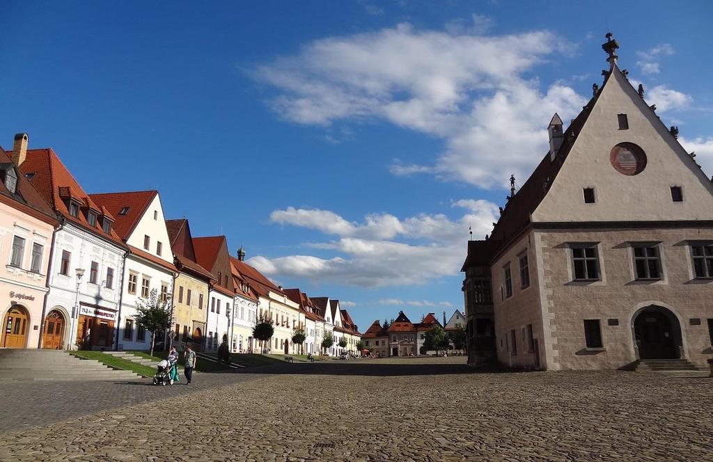 Fot. 42: Plac Ratuszowy w Bardejowie, pełniący rolę