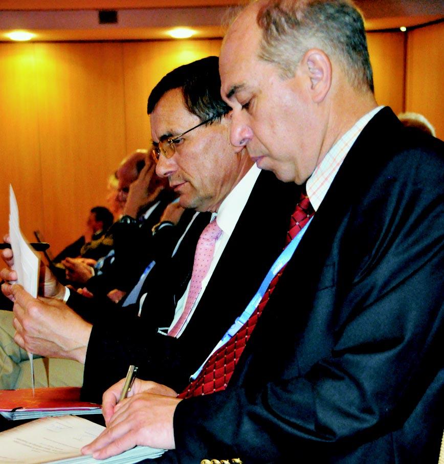 Rycina 14 Pionierzy dializoterapii w Polsce: Od lewej: prof. Zofia Wañkowicz, prof. Zbylut Twardowski. (fot. Janusz Ostrowski) Pioneers of dialysis treatment in Poland. First left: prof.