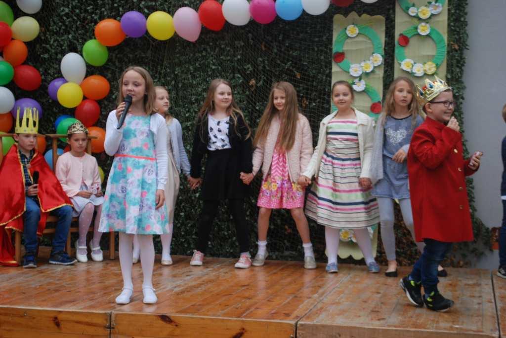 wszyscy od klasycznej baśni czytanej do poduszki aż po różnorodne współczesne wersje.