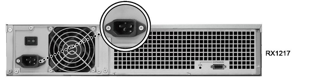 Łączenie z serwerem Synology RackStation 1 Jeden koniec kabla zasilającego podłącz do gniazda zasilania stacji RX1217/RX1217RP, a drugi koniec do gniazda sieciowego.