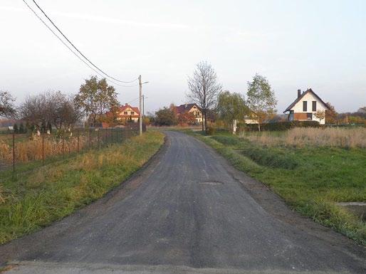 Ogródek jordanowski u zbiegu ulic Lubostroń i Szwai opracowanie projektu doposażenia istniejącego ogródka jordanowskiego oraz realizacja. 3. Ogródek jordanowski przy ul.