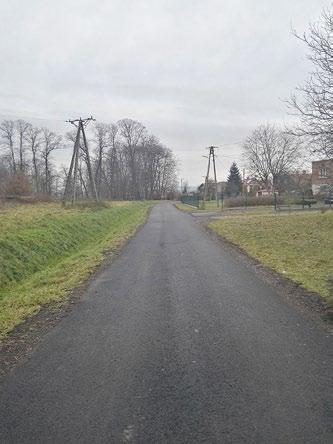) i słupy oświetleniowe (2 szt.); 7. ul. Skotnicka boczna (dz. nr 461 obr. 71 Podgórze) oprawy i słupy oświetleniowe (po 2 szt.); 8. ul. Stępice oprawy oświetleniowe (2 szt.) i słup oświetleniowy; 9.