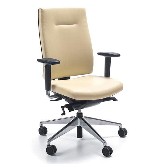 750 mm, szer. min. 700 mm, wysokość siedziska 420-480 mm, szerokość siedziska min. 500 mm. 2. Konstrukcja fotela wykonana ze sklejki liściastej. 3.
