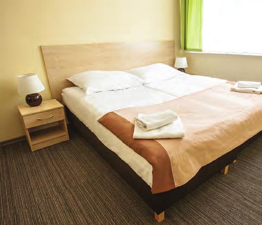 POKOJE Do Państwa dyspozycji Rewita Mielno oddaje 327 miejsc w 102 pokojach całorocznych z łazienkami oraz 5 domków drewnianych w następujących kategoriach: studio pokoje rodzinne 5 osobowe, standard