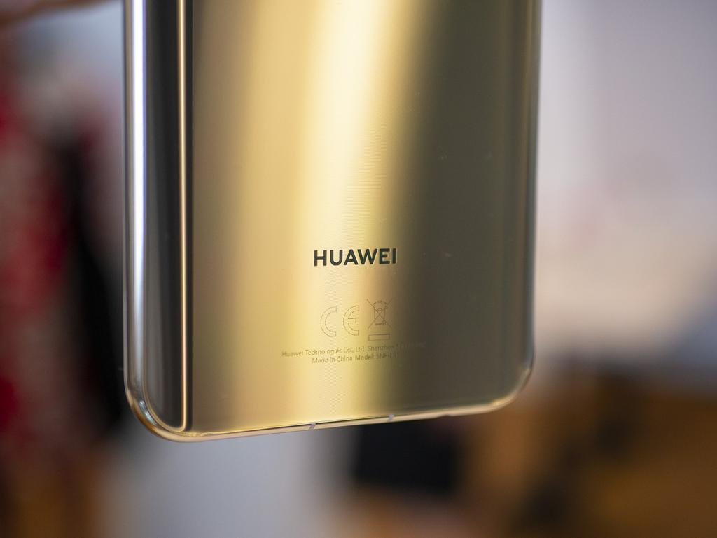 Cena i przedsprzedaż Przedsprzedaż Huawei Mate 20 Lite rusza od dzisiaj, czyli od 27 sierpnia i potrwa do 9 września.