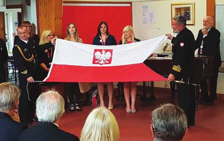 U P A M I Ę T N I O N O O B R O Ń C Ó W C O W E S ORP Błyskawica patronem polskiej szkoły na wyspie Wight W miejscowości Whippingham, na angielskiej wyspie Wight, 8 września miała miejsce ceremonia