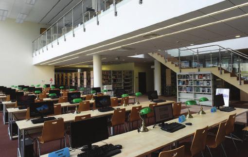 Pracownicy biblioteki zapewniają, że z chęcią udostępniają przestrzeń gmachu do pracy, nauki czy po prostu lektury nie tylko studentom AMW.
