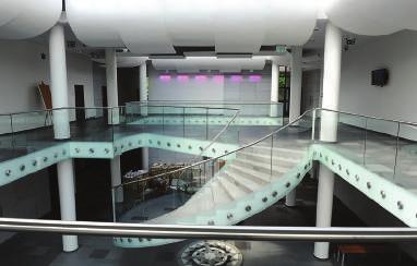 Przestrzeń biblioteki zmieniła się zarówno dla czytelników jak i dla pracowników podkreśla Małgorzata Szubrycht, kustosz biblioteki i kierownik Informatorium.