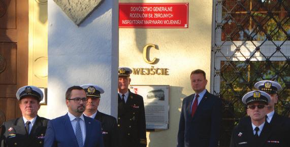 Szef MON w towarzystwie dowódcy generalnego RSZ gen. broni Jarosława Miki i inspektora MW kadm.