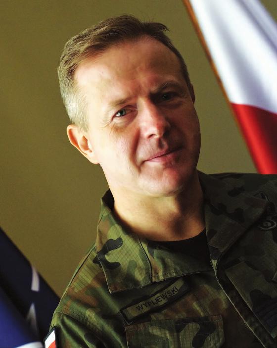 z a w ó d m a r y n a r z Logistyka z tradycjami Z kmdr. Jarosławem Wypijewskim, komendantem Portu Wojennego Gdynia, rozmawia Agata Tomczak. Jak wyglądały początki pana kariery wojskowej?