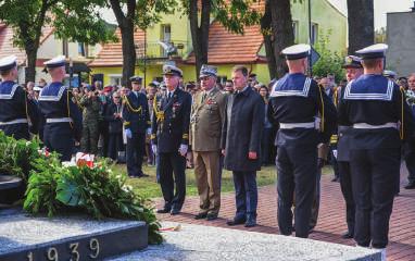 Szef Urzędu do Spraw Kombatantów i Osób Represjonowanych Jan Józef Kasprzyk podkreślił nienaganną moralną postawę admirała. Polskę wybrał za swoją ojczyznę i pozostał w swym wyborze konsekwentny.