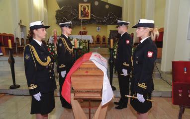 Od 1 września do 2 października dowodził obroną Helu. Po kapitulacji trafił do niewoli niemieckiej. Resztę wojny spędził w sześciu obozach jenieckich.